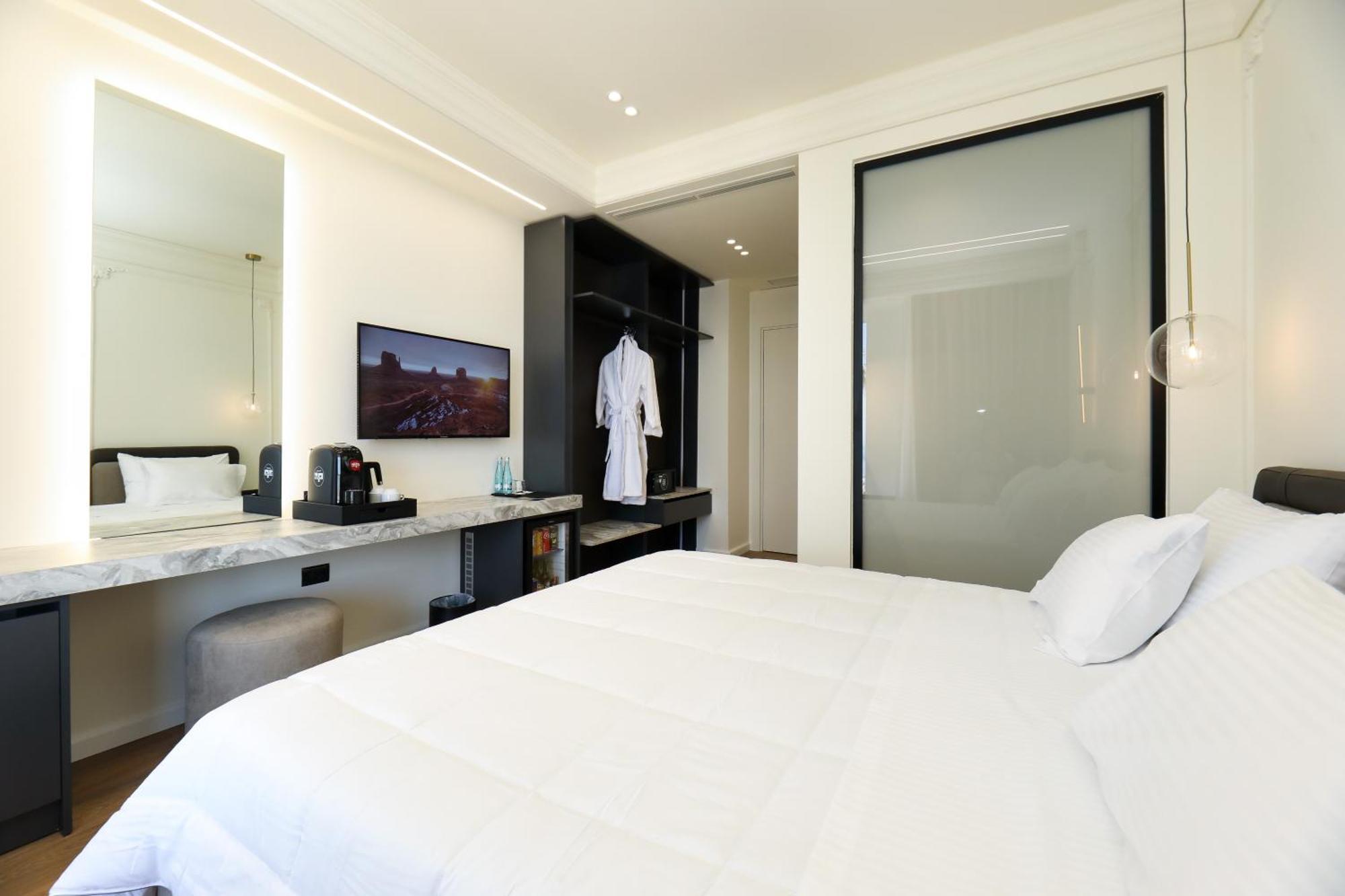 Hotel Adore Вльора Екстер'єр фото